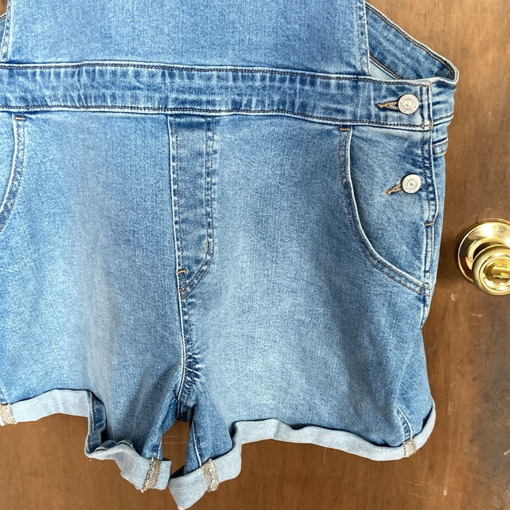 Offer $35 Levi’s denim jean short overall 20W - Picture 8 of 17